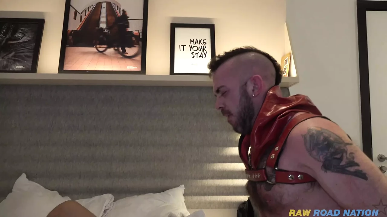 DAREK GETS FUCKED BY HIS LEATHERSMITH