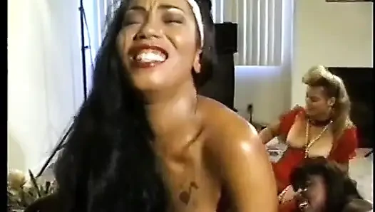Lima tukang ngisap karpet yang sepong