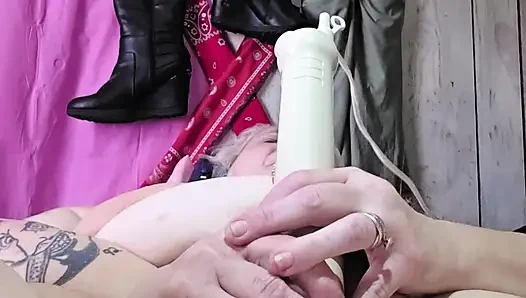 Memek cewek sange ini dientot habis-habisan sampai mengering keenakan