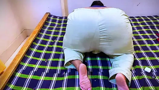 Kolaj kızı azgınken pansiyonda canlı gösteriye başlıyor