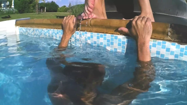 toe sucking footjob