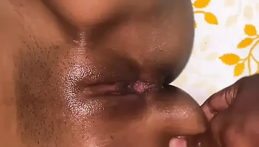 Pacarku yang masih 19 tahun ngentot toketku. Toketku yang lagi sange datang dan ngentot. Me Guy