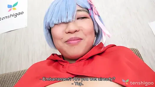 Riho machida ist in ihrem anime-kostüm, als sie uns heute besucht