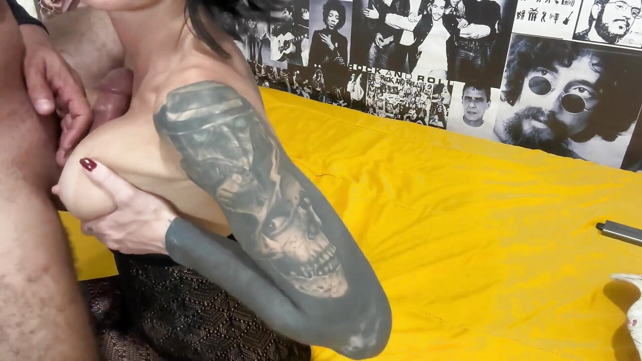 彼氏は私を抱いて、私の膣に射精するのが大好きです