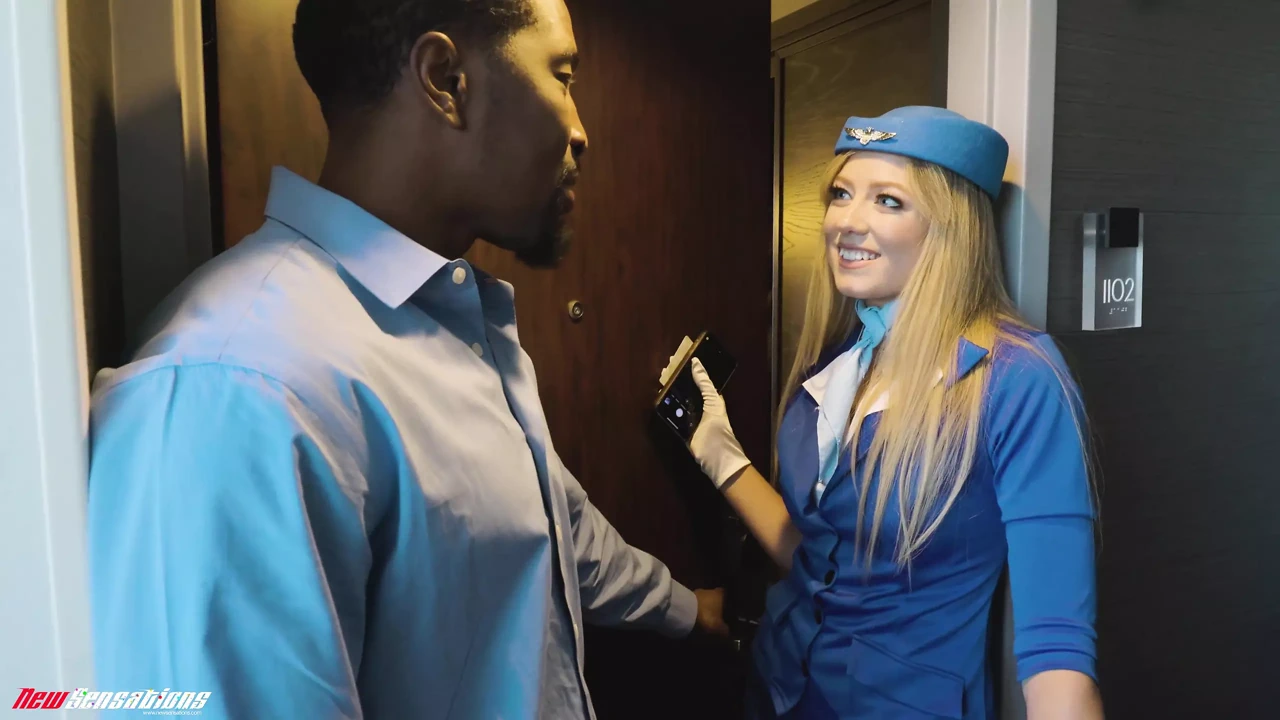 River Lynn得到帮助以打开她