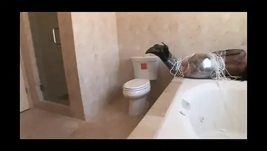 Wunderbare vollbusige amateur-MILF-arsch gefickt und von schwarzem schwanz in den mund abspritzen (kompletter film)