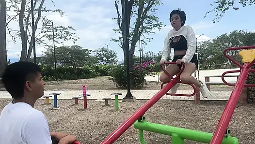 Parkta bir adam buluyorum ve onu eve götürüp en iyi sikişi yapmak için eski kız arkadaşım olarak benimle oynamasını istiyorum