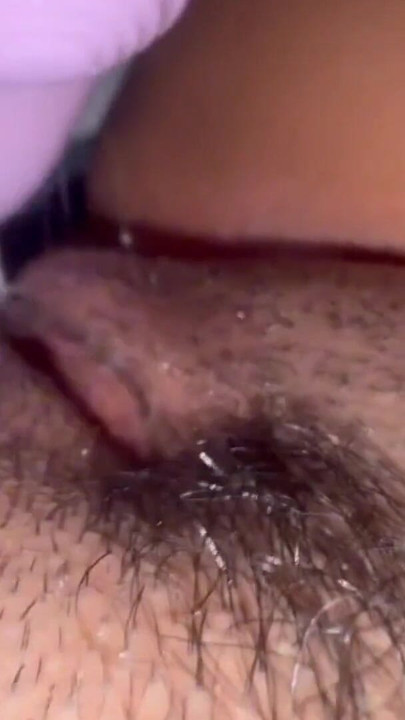 Pembe ve ıslak amcığımın stresi gidermek için masaja ihtiyacı var | Klip 2