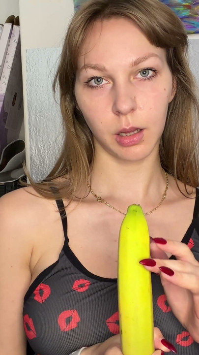 Banana Blowjob Pleasing the Banana