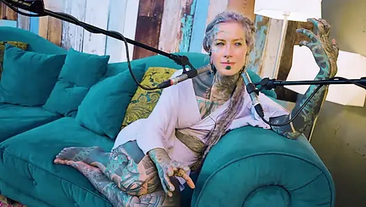 Ich spreche über B - Bordem - ASMR podcast SFW spricht goth dünnes mädchen dreadlocks tattoo model inked mädchen