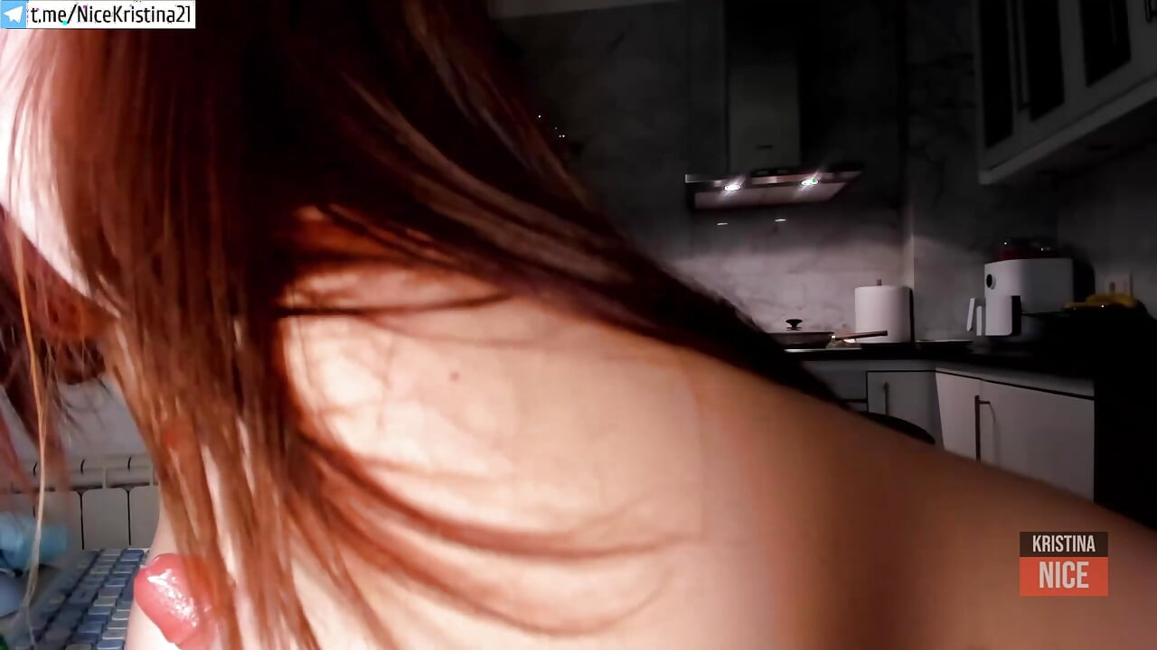 Tesuda gata NiceKristina se masturba sem parar