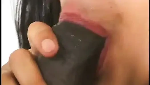 Cewek cantik berkulit madu suka menunggangi cowgirl terbalik dong hitam