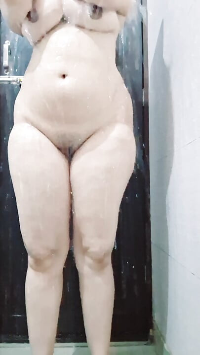 Indian desi cousin caught while bathing, hot indian girl