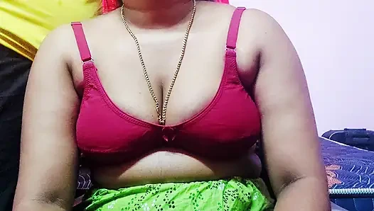 Ateşli hintli kadın mohini ile seks yapıyor