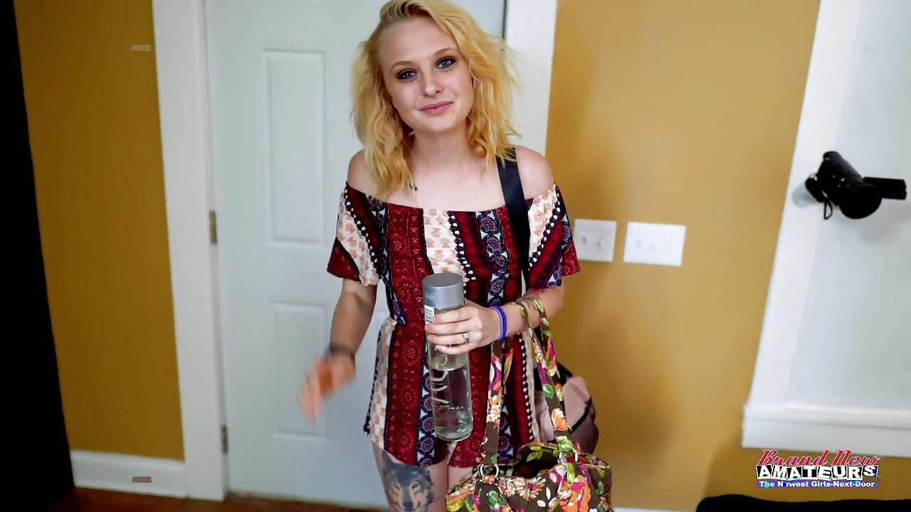 Bonnie Wolf Pounds Her Petite Cunt With Vibrating Toy To Pass Casting!