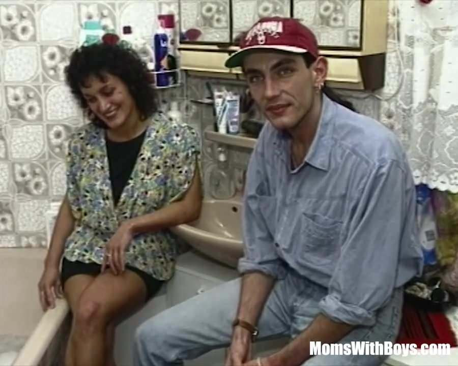 Horny Brunette Step Mom In A Bathtub Fuck