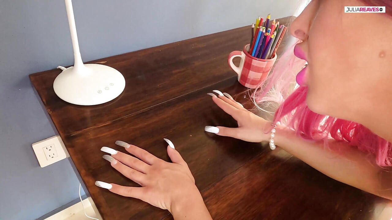 Tattooed Latina lets fuck by a really strong man