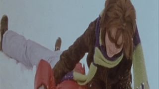 Une étudiante dans une station de ski