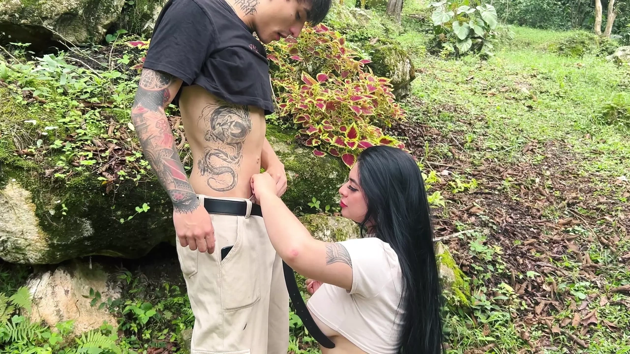 我和我的继子散步，最后我们做爱直到我们一起高潮