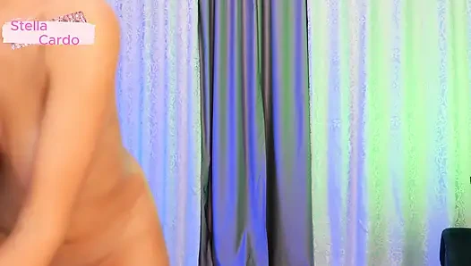 Tarian seksi peach lingeri