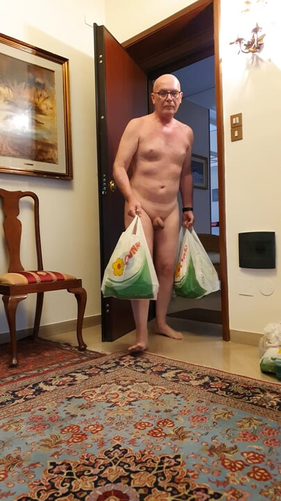 Nude ad home