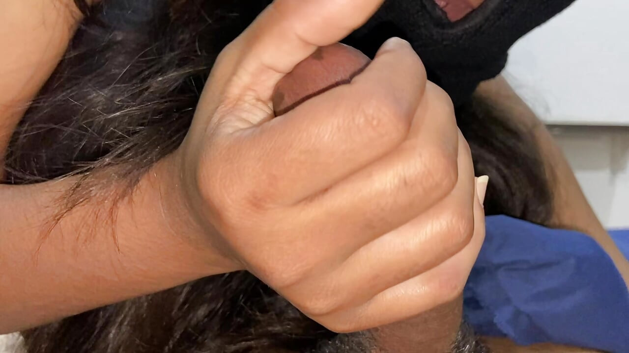Üvey kız kardeşim sabah yanlışlıkla büyük yarağımı emiyor tam Hintçe edepsiz konuşma seksi
