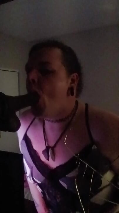 Vježba ogledala s velikim crnim kurcem