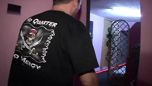 Pelacur Jerman terangsang menikmati pesta seks swinger panas