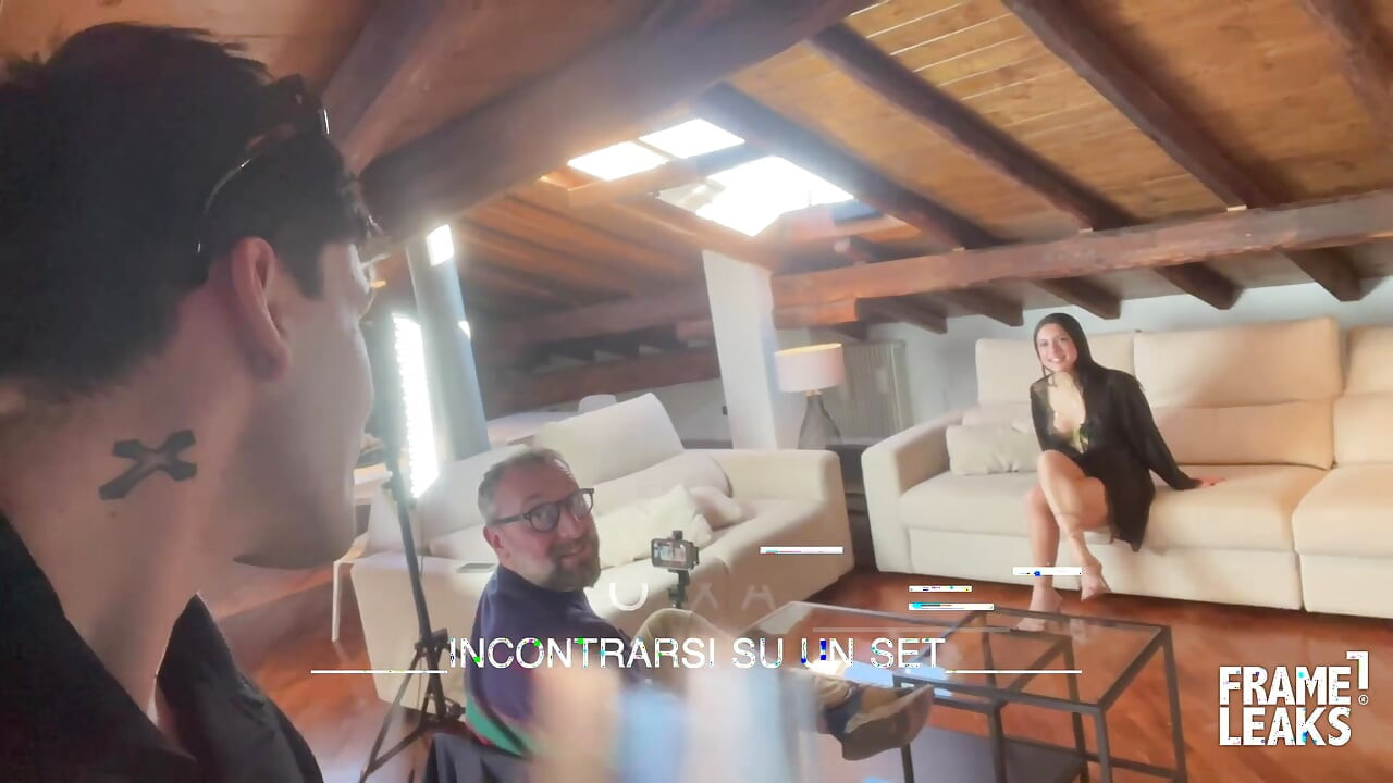 Lena Coxx disfruta del follada de culo de El Papi después de la entrevista
