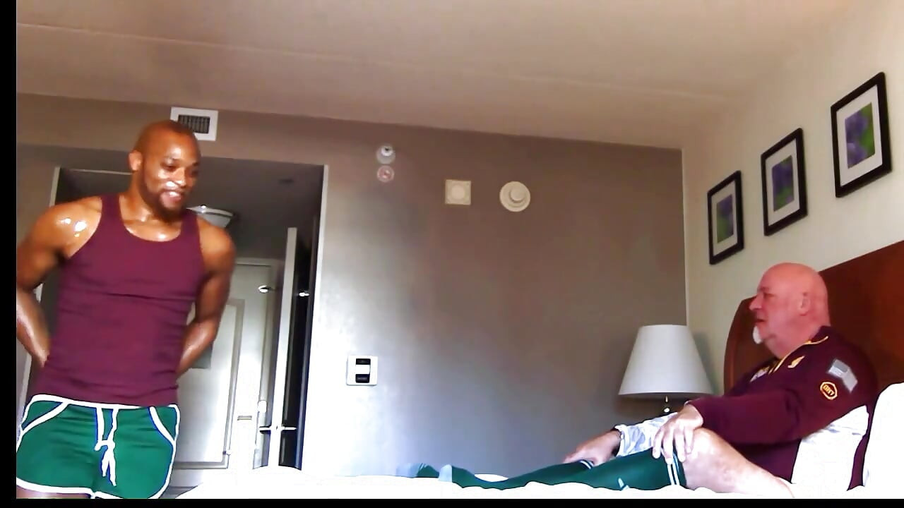 Kennie Jai โดนนวดจากโค้ช