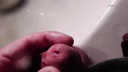 Çiş deliği sidik ağır çekimde yakın çekim görünüm