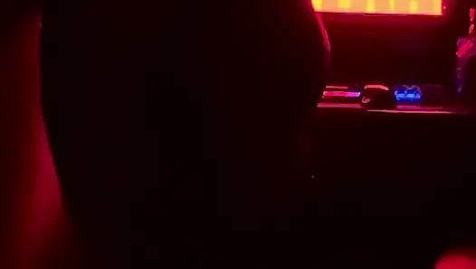 Seks romantis intens di kamar merah berujung crot di dalam setelah nyepong kontol