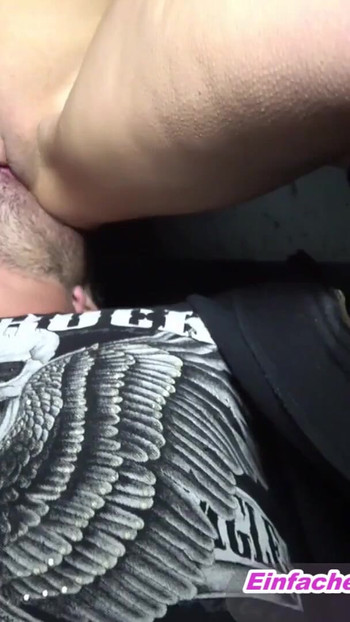 जर्मन पतला किशोरों के साथ पुल के नीचे आउटडोर शौकिया सेक्स | क्लिप 1