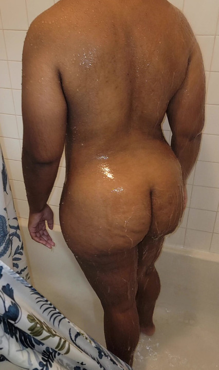 Must see moment Mystery BBW showing off her sexy body in the shower, her natural curves and big ass are sexy