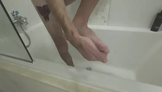 Ayaklarıma tapanlarım için ayaklarımı yıkıyorum