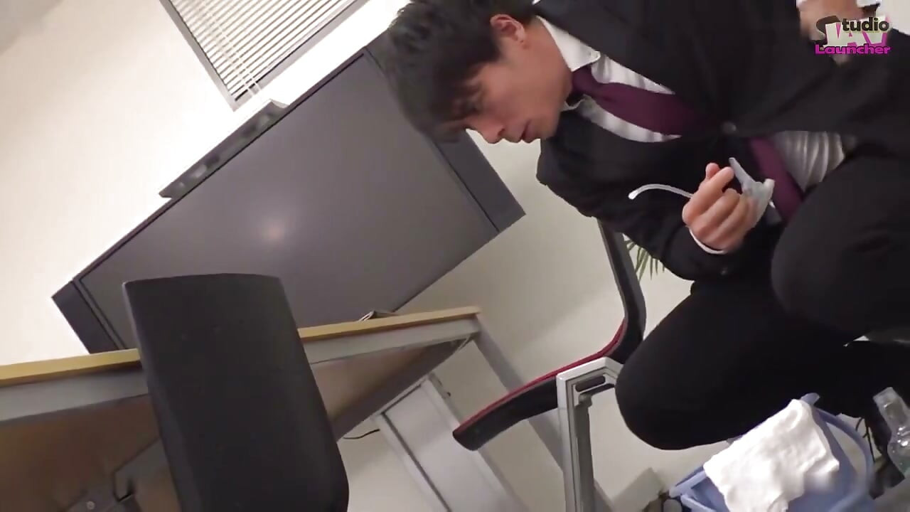 三十个勤奋的女人把她们的专注转化为不可抗拒的工作激情 - 09