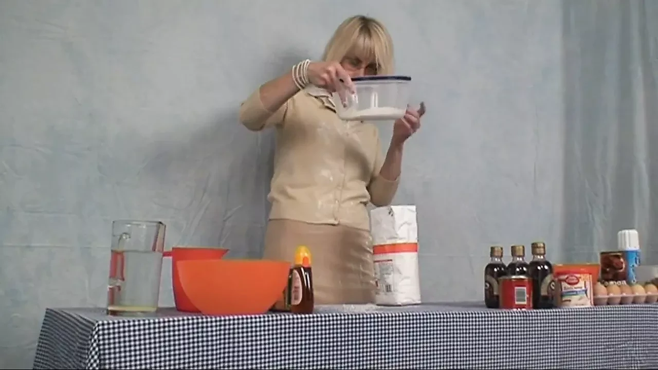 Hazel prepares a very sexy small kitchen recipe