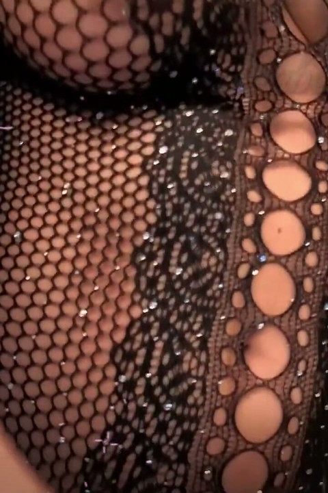 Balık Ağı Çorapları ve Garter Kemeri ile Latina Twerking Anabel693