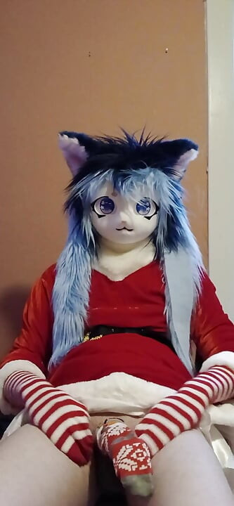 穿着圣诞礼服的闪电自慰 2