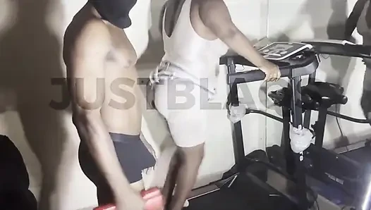 Yalnızken spor salonundaki duyguları kontrol edemiyorduk