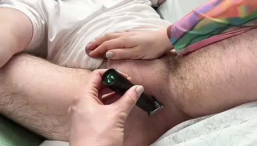 Давайте поможем друг другу побрить.