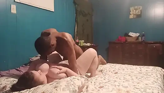 Lynn si cewek nakal ini suka banget dientot habis-habisan sama kontol besar pria kulit hitam
