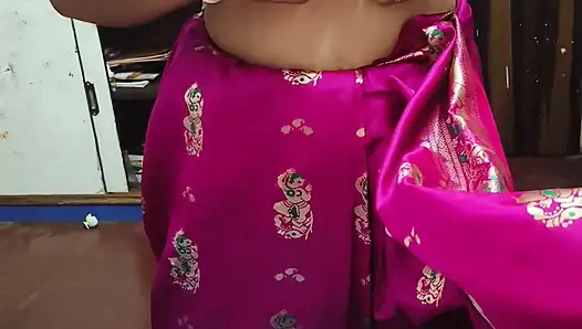 Индийская бенгальская домохозяйка открывает ее сари в переднем офисе босса и занимается жестким сексом с боссом