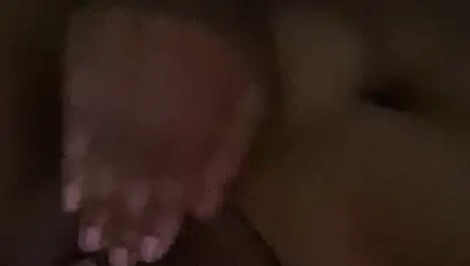 Bu güzel klitorisin ovuşturup öpülüyor