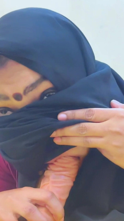 Arab Blowjob in empty home