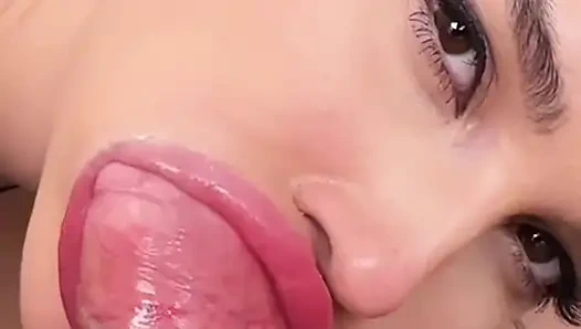 БОЛЬШОЙ ХУЙ НА ДЕСЕРТ - брюнетка с большими сиськами остановилась перед сочным минетом и трахом сисек после спортзала в видео от первого лица