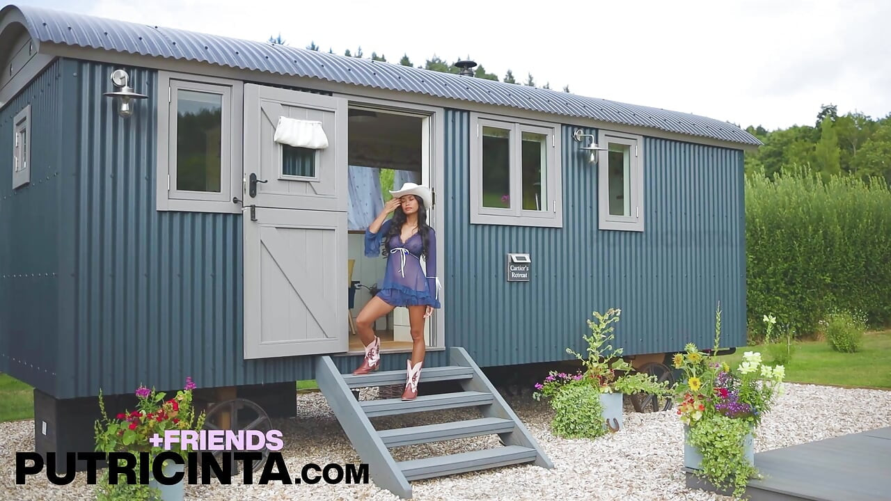 Model Putri Cinta Gets Super Naughty Alone in Shepherd’s hut