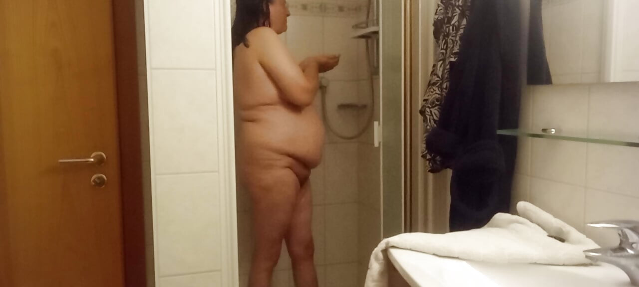 Hot shower, big curves and a lot of femininity...
