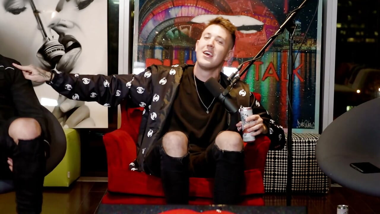 Brad Sousa vraagt Jake Paul hoe zijn d * ck smaak !! (Drama van Tana Mongeau)