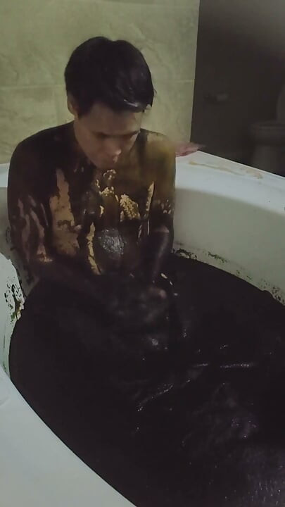 Solo Mud Bathing and Fun Play Bathroom